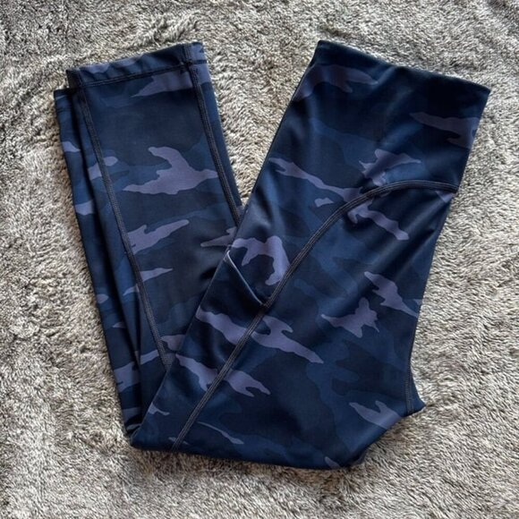 Athleta Ultimate Stash Pocket Camo Capri Sz S - Picture 2 of 8